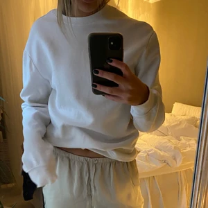 Tröja - Vanlig vit tröja från hm, bra skicka🤍