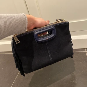 Maje väska - Superfin Maje väska i fint skick! Köptes för nypris 3500. Pris kan diskuteras! (OBS! Har det originala bandet) 