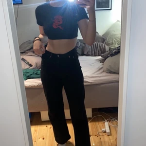 Crop top  - Crop top från SHEIN, använd enstaka gång men i bra skick:) (köparen står för fraktk)