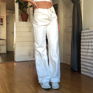 Jeans från asos - Jättecoola från asos men kommer tyvärr inte till användning. Storlek 28/32, men skulle säga mer åt 34 i längd. Frakt tillkommer:)