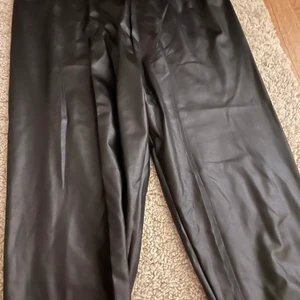 Skinn tights - Säljer dessa skinn tights som är förstora för mig. Endast testade. Köpta från boohoo för 140kr