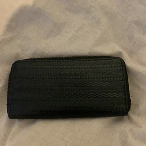 Plånbok - Stor plånbok. 20kr + frakt