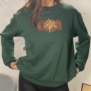 Vintage Embroidered Sweater Green - Size: M / Length: 65cm / Pit to Pit: 57,5cm / Arm Length: 60,5cm / Condition: 8,5/10