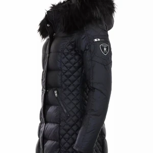 Rock and blue jacka - Rock and blue jacka i längden mid, storlek 32. Jätte fint skick och bara använd cirka 2,5 månad. Silvriga detaljer, en svart fakepäls ingår men man kan ha jackan utan pälsen. Nypris 2999 mitt pris 1900 men vid smidig affär går priset självklart att diskutera! 