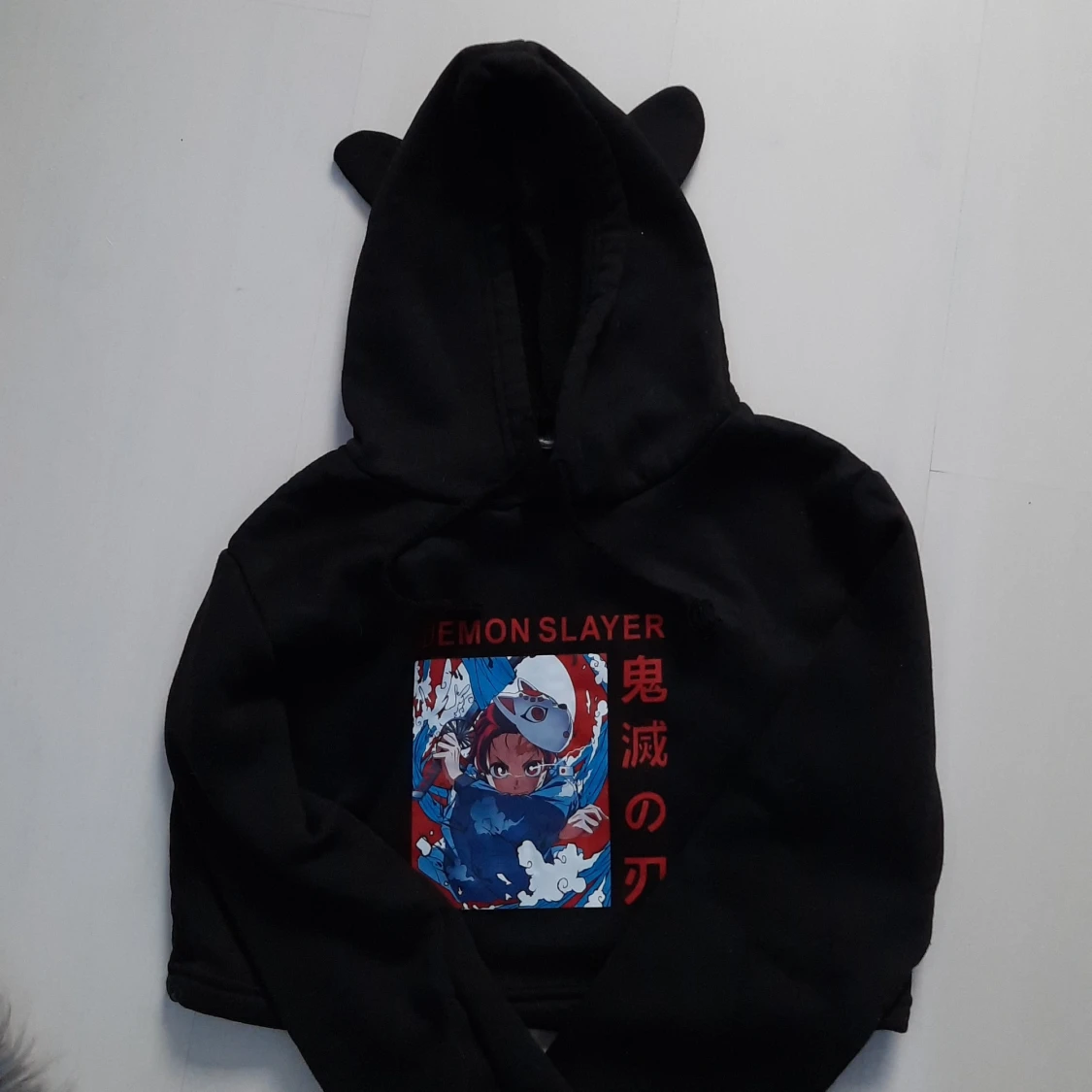 Crop-top med demon slayer tryck 