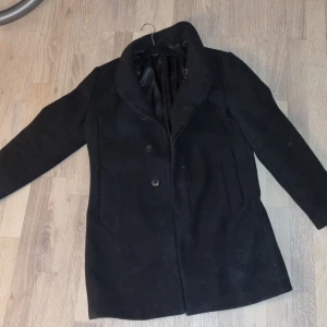 Fin Premium Rock - Rock i bra skick som nästan aldrig använts, det är bara lite katthår på den i bilderna (frakt betalar kunden själv om det så önskas)