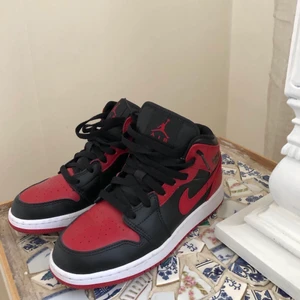 Jordans  - Äkta jordan. Använda 1 gång. Passar strl 36.