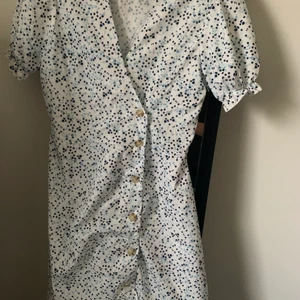 Klänning - En jätte fin klänning från shein i välldigt bra skick då den aldrig är använd ☺️