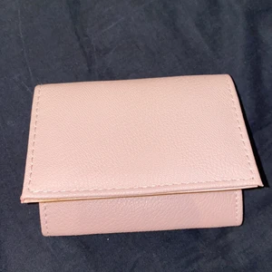 Plånbok  - Aldrig använt —>skriv privat för mer information 