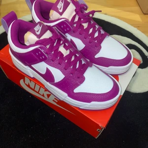 Nike Dunk Low Disrupt - Nike dunk low disrupt, Storlek 42. Aldrig använda. Postar samma dag som köp. Tveka inte att skriva vid eventuella frågor.