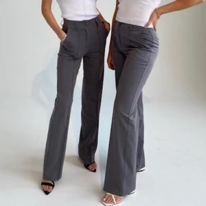 Kostymbyxor  - Helt oanvända, skitsnygga och skönt material! Strl xxs men passar även xs. skriv om ni vill ha bilder med dom på!