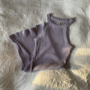 Lila klänning - Lila klänning från Urban Outfitters i strlk M! Så skön men har ej kommit till användning, nyskick! ❤️