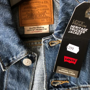 Levis jeans jacka  - Levis jeans jacka. Ny, köpte två veckor sen men det är få liten för mig. Size S. 