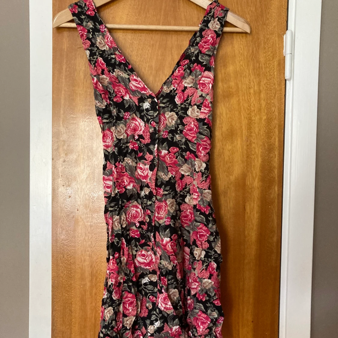 Blommig byxdress XS svart rosa