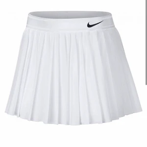 SÖKER DENNA KJOL 🤍 - SÖKER denna kjol i storlek XS/32/24 hojta till kom ni vet vart man kan köpa eller om ni säljer en sån här 🥺🥺🥺