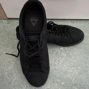 Le coq sportfit 38 EUR - ett par Lecoq Sportfit skor som jag inte använder längre. helt okej skick  jag kommer putsa till dem mer innan jag skickar