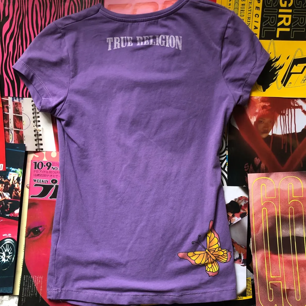 Rare True religion vintage t-shirt från 2000s i storlek M (Liten M). Pris: 243kr + 57kr frakt . T-shirts.