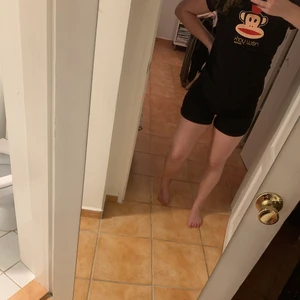 Shorts, hotpants - Superbekväma svarta shorts. Från H&M, används tyvärr inte längre, men verkligen sköna i passformen. Är storlek 38.