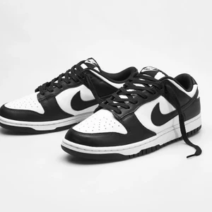 Söker ett par Nike dunk retro panda - Söker ett par oanvända låga Nike dunks retro panda i storlek 39/39,5