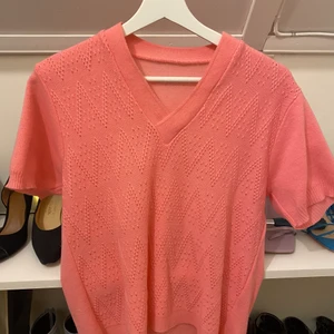 ”Virkad” tröja - Supersöt tröja köpt secondhand, skulle säga storlek s/m😍köpare står för frakt 