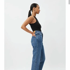 Weekday Rowe jeans - Helt oanvända Rowe jeans från Weekday. Strl 27x32.