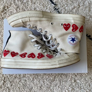 Comme des Garcons play converse skor - Storlek 44, bra skick! Skicka offer eller eventuella frågor.