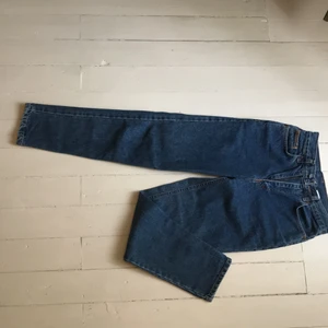 Vintage jeans, Calvin Klein - SÅÅ snygga vintagejeans från calvin Klein. Från 90-talet och helt oanvända. Säljer pga för stor storlek. Frakt tillkommer.