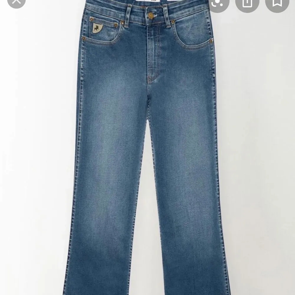 Aldrig använda jeans i nyskick. Säljs pga för stora. Jeans & Byxor.