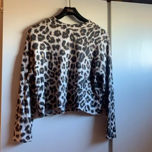 Leopard tröja - Leopard tröja i storlek S, från chiquelle💗 köparen står för frakten🐆