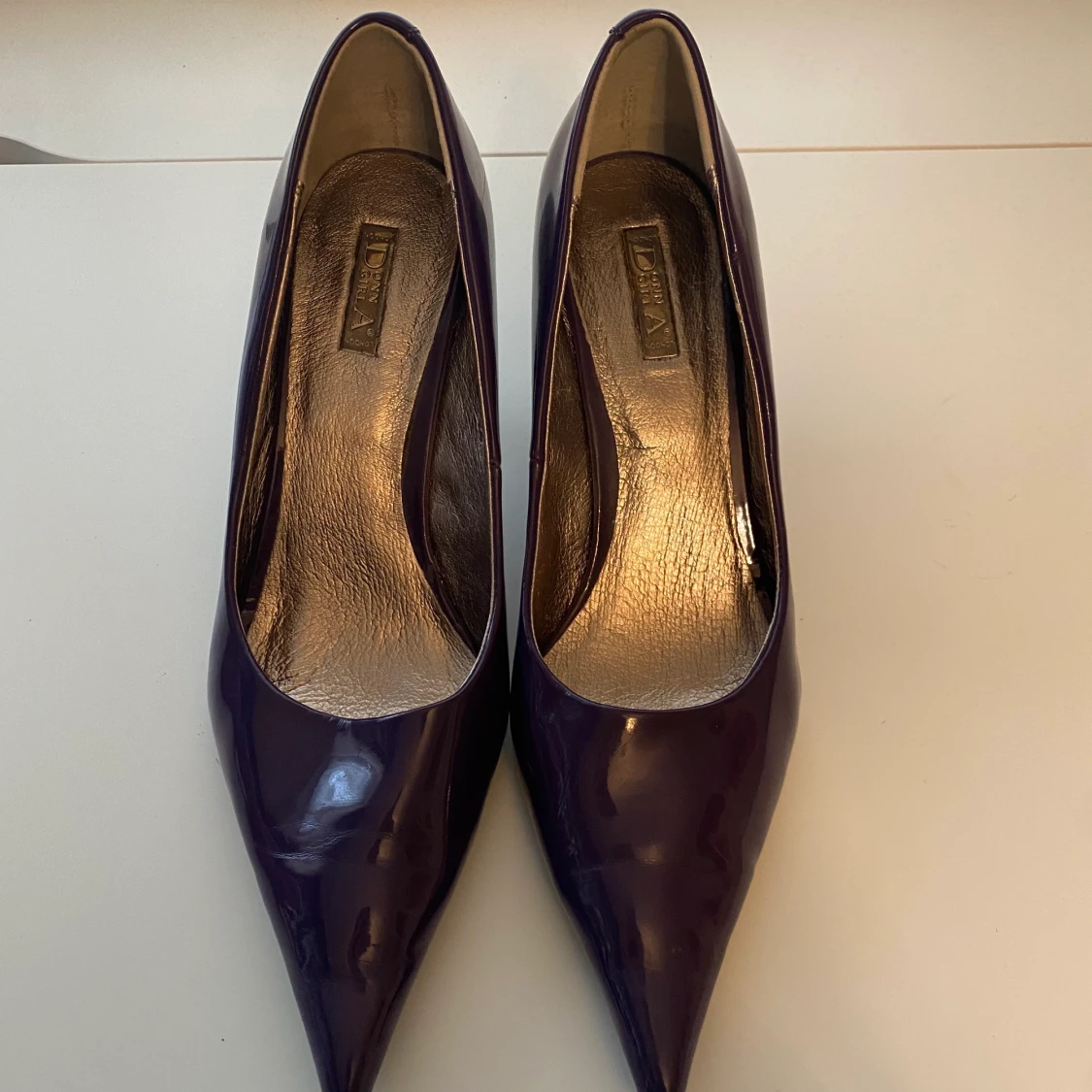 Mörklila spetsiga klackar - Donna Girl - 90