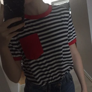 Sjömans tröja - Denna tröja är i storlek XS och kommer ifrån shein. Har använt typ 2 gånger. Köparen står för frakten!