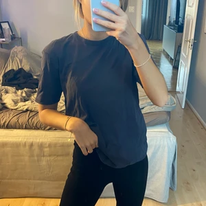 T-shirt - Grå t-shirt. Köparen står för frakten. Kram💓