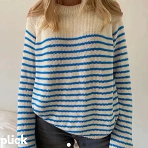 Zara  - Säljer denna stickade tröja från zara !! Super snygg och knappt använd! Originalpris: 399kr