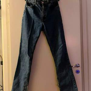 Säljer jeans från Zara str 40, 150 kr