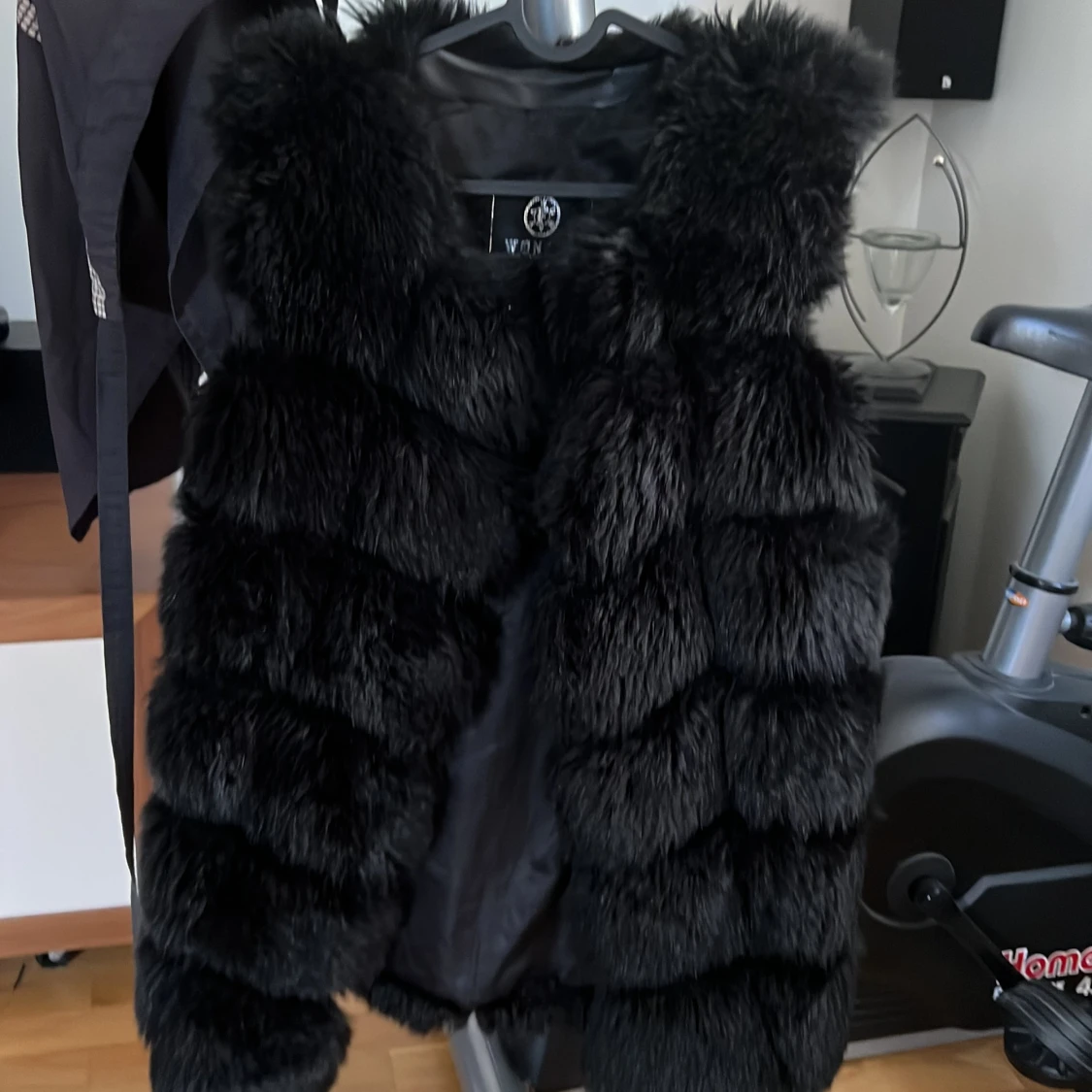 Faux fur pälsväst svart