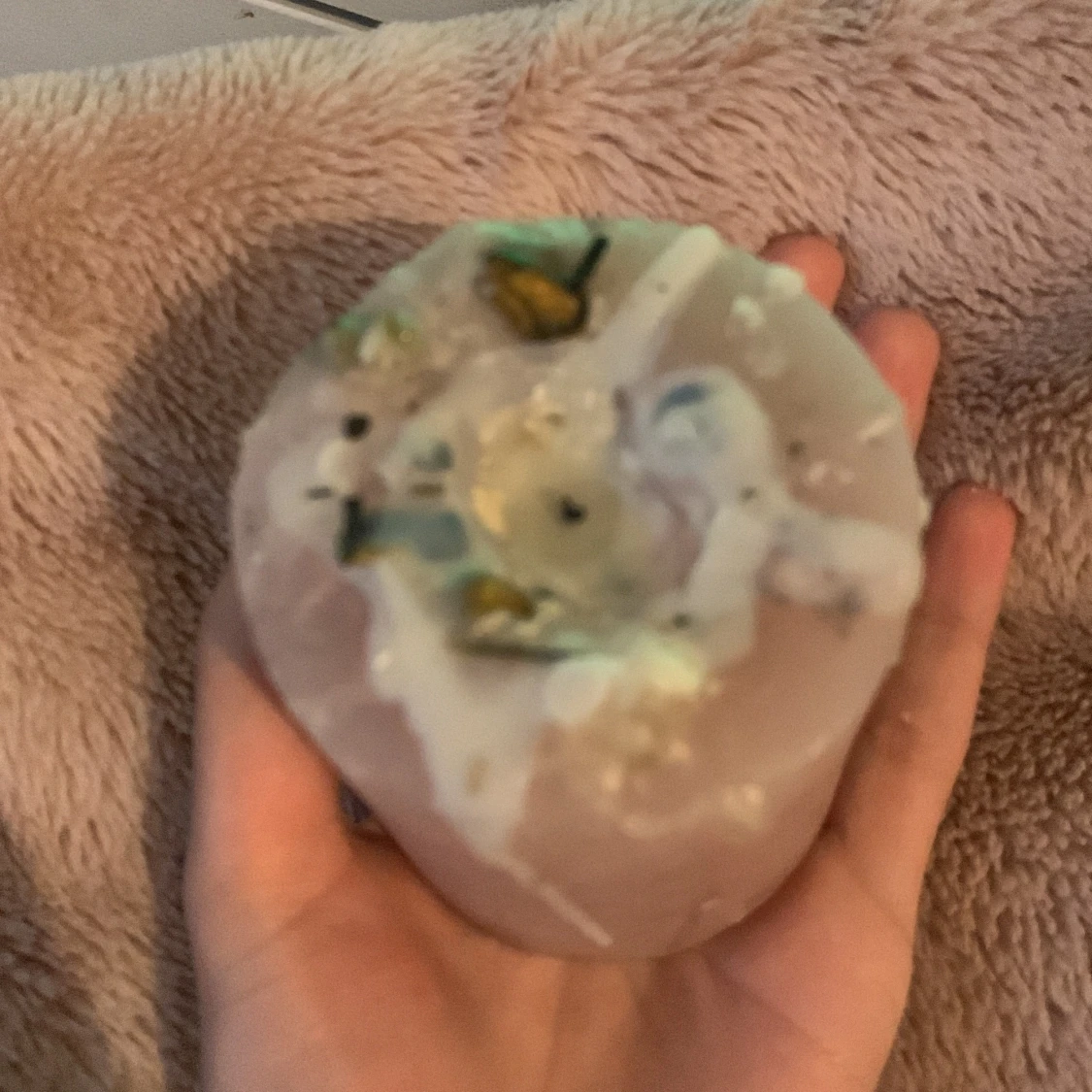 ljus med små kristaller