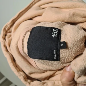 Rosa hoodie - Rosa Goodyear från lager 157