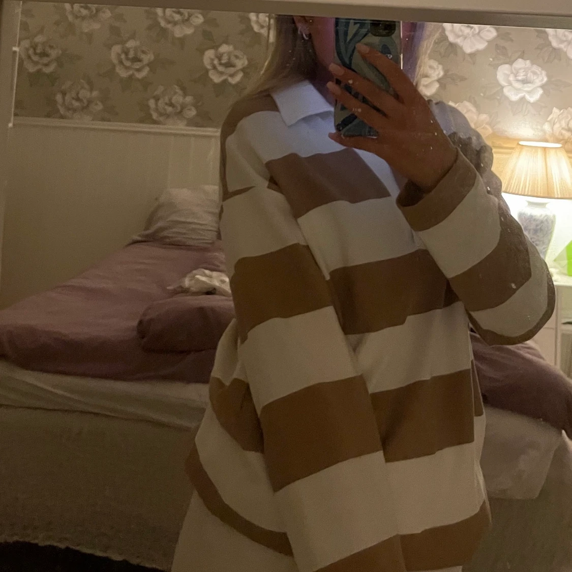 Randig tröja med krageđ€