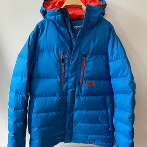 Vinterjacka - Varm vinterjacka från Everest med luva, strl S, endast använd fåtal gånger som ny.