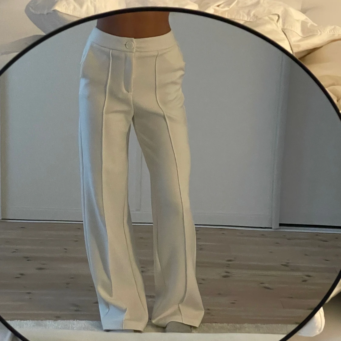 Vita mjuka kostymbyxor - 90