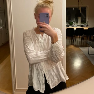 Skjorta/blus vintage🤎 - Supersöt skjorta/blus (skrynklig pga har legat nerpackad) . Köpt i en vintagebutik🤎
