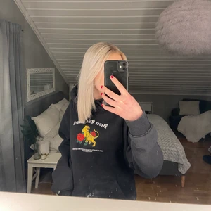 Hoodie  - Hej! Säljer nu en jättefin hoodie från H&M som är så mysig och så bra passform!! Hör av er vid funderingar och priset kan diskuteras🤍