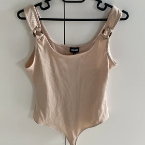 Body från bubbleroom - En body i fint skick från bubbleroom i storlek m