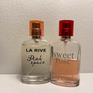 Parfym - Parfym från hm. Den högra för 20kr och vänstra för 30kr. Båda för 50kr. Frakten beror på vilken av parfymen som ska frakta och om en eller två ska fraktas. Skriv privat om fraktpris. Möts också upp i Stockhom💖