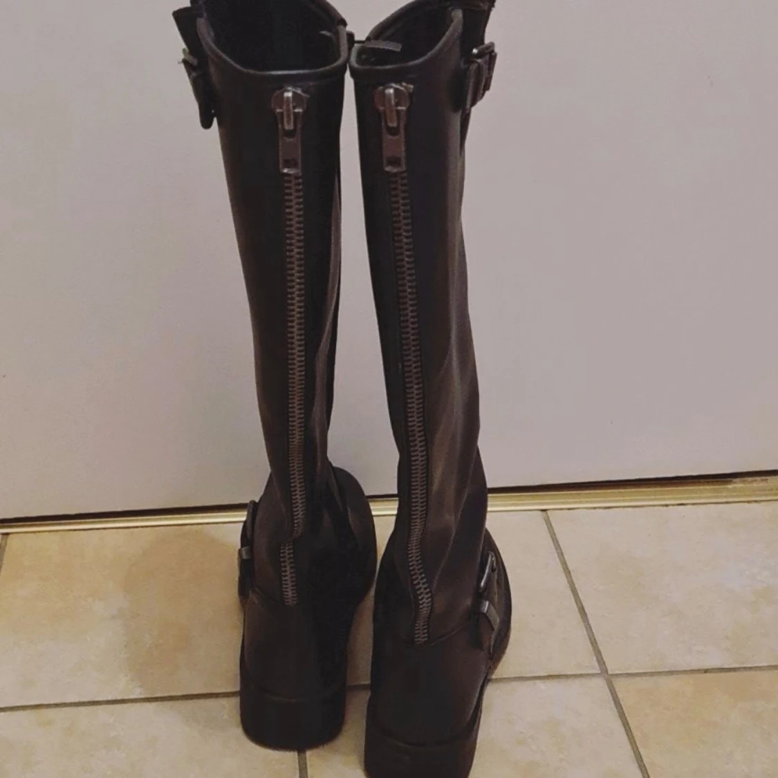 Stövlar sparsamt använda  - 90