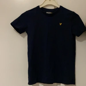 Märkes t-shirt 💙 lyle &scott junior - En fin märkes t-shirt från Lyle&scott junior knappt använd💙 