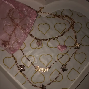 Halsband  - Kolla in insta för mer info :) 