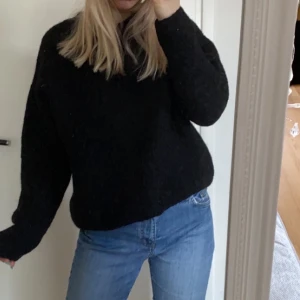 Sweater  - Jättefin o mysig tröja från weekday, se materialet på bild 2😋😋