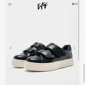 Doja velcro eytys - Säljer mina så snygga eytys helt slutsålda  , köpte i höstas och är i väldigt bra skick , ser ut som helt nya!! Skriv vid intresse 💕💕💕köpta för 1800kr ,(säljer endast vid bra bud)Högsta bud :1400 , buda över eller köp direkt för 1300kr