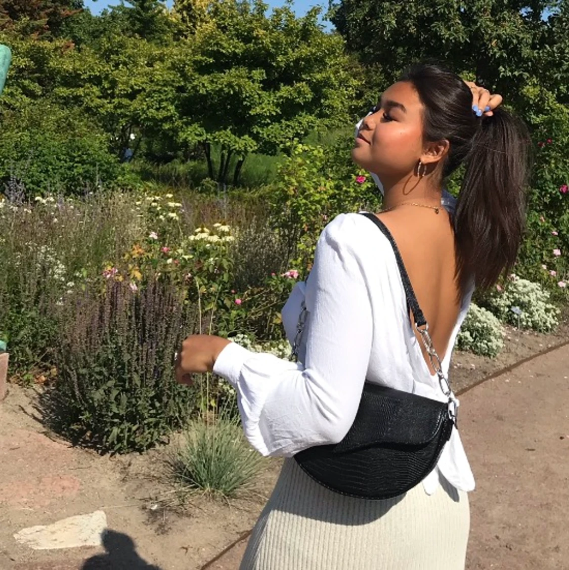 Vit blus med öppen rygg - 91